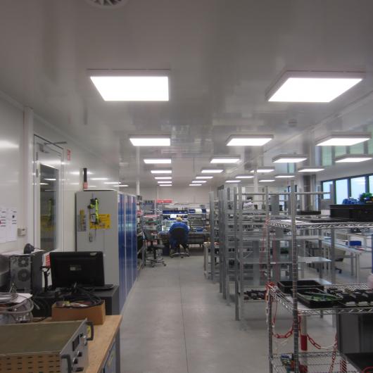 Dust-free assembly room for electronic equipment