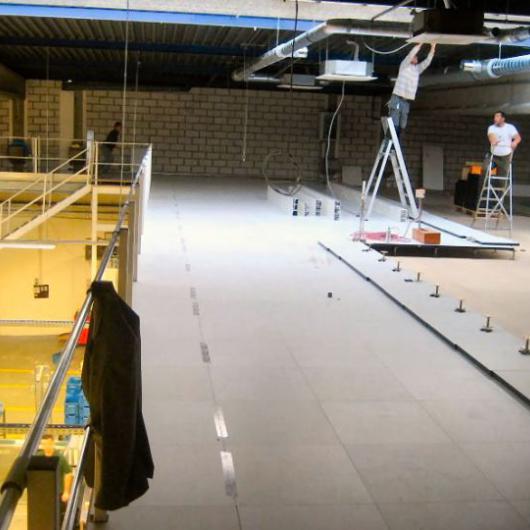 Raised floor installation on a platform