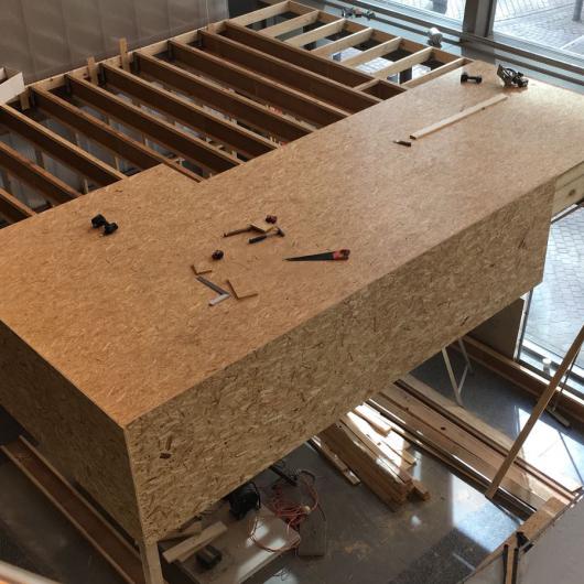 Box in de box met houten frame