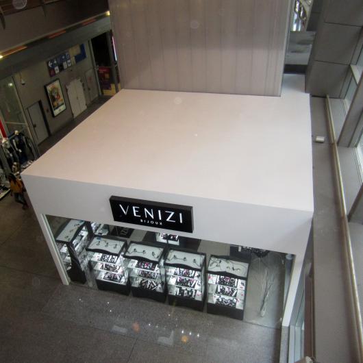 Venizi shop with double glazed door
