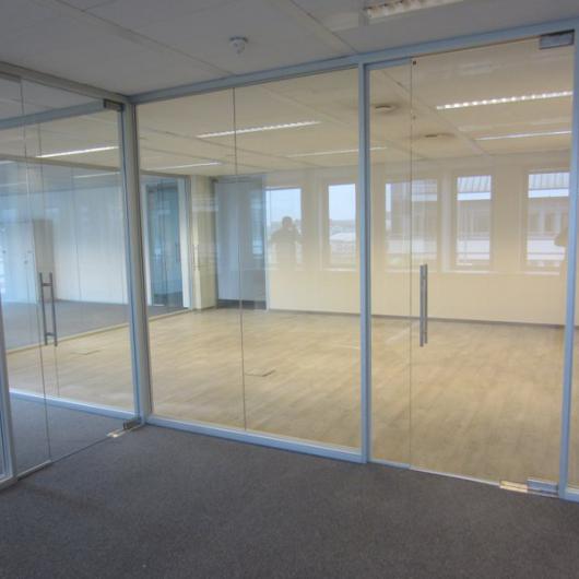 Single glazed edge to edge partition and glass door